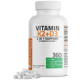 Bronson Vitamina K2 MK7 con D3 en cápsulas, posible apoyo a la absorción de calcio.