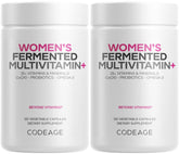Codeage multivitaminas diarias para mujeres, botella en mano, apoyo a la vitalidad diaria.