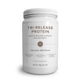 Isagenix Tri-Release Protein en envase chocolate con leche, ideal para recuperación post-entrenamiento.