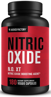 Jacked Factory N.O. XT cápsulas en primer plano para mejorar la resistencia durante el entrenamiento.