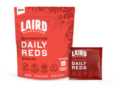 Envase del polvo Antioxidant Daily Reds de Laird Superfood para uso fácil.
