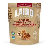 Polvo hongo cola de pavo de Laird Superfood en bolsa, ideal para vitalidad diaria.