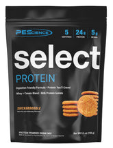 PEScience Select Proteína, botella vertiéndose, ideal para recuperación post entrenamiento.