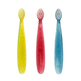 Cepillo Totz de Radius con cerdas suaves, ideal para dientes delicados.