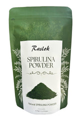 Raslok polvo de spirulina puro para enriquecer batidos y comidas.