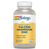 SOLARAY Calcium Magnesium Zinc: botella y cápsulas para apoyar la salud ósea.