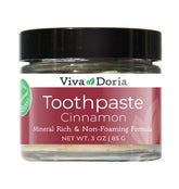 Pasta dental Viva Doria sin fluoruro con canela en frasco de vidrio para uso diario.