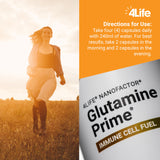 4Life Glutamine Prime: persona tomando cápsulas para mantener la vitalidad.