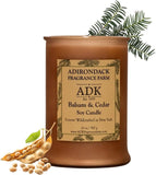Vela ADK, primer plano balsamo-cedro, aroma relajante para el hogar.