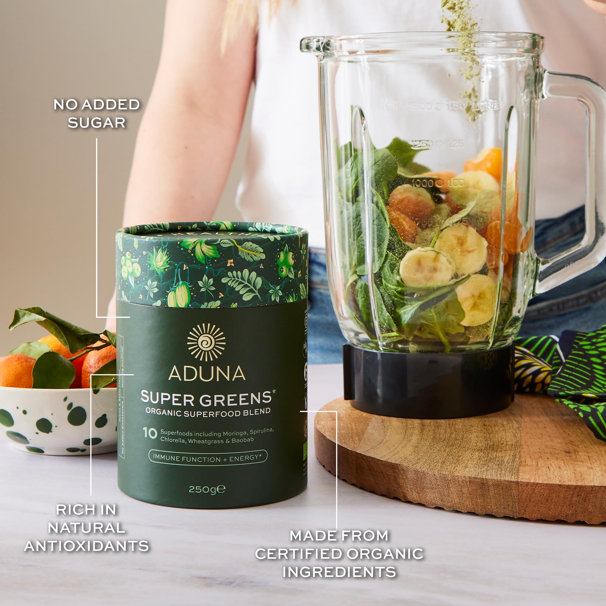 Aduna Super Greens mezcla en polvo, listo para batidos.