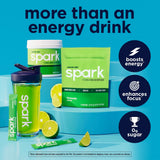 Polvo de AdvoCare Spark Limeade preparándose en un vaso frío.