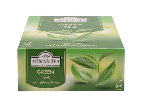 Infusión de té verde Ahmad Tea en taza caliente para relajarse