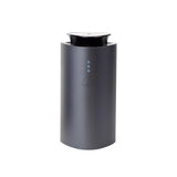 Air Esscentials Mini Difusor negro en sala para ambientar con aromas.