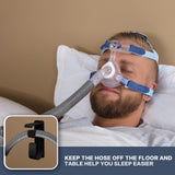 Organizador AkioPey para CPAP facilita colgar mascarilla y mangueras juntas.