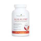 AlkaLime de Young Living, vertido de la botella, ritual de aromaterapia y bienestar.