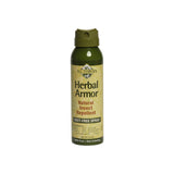 All Terrain Herbal Armor: botella en mano para protección natural al aire libre.