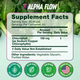 Alpha Flow Clorofila líquida en vaso de agua para energía suave durante el día.