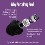 Alpine PartyPlug Pro Black con tapas M para mayor adaptabilidad durante el evento.