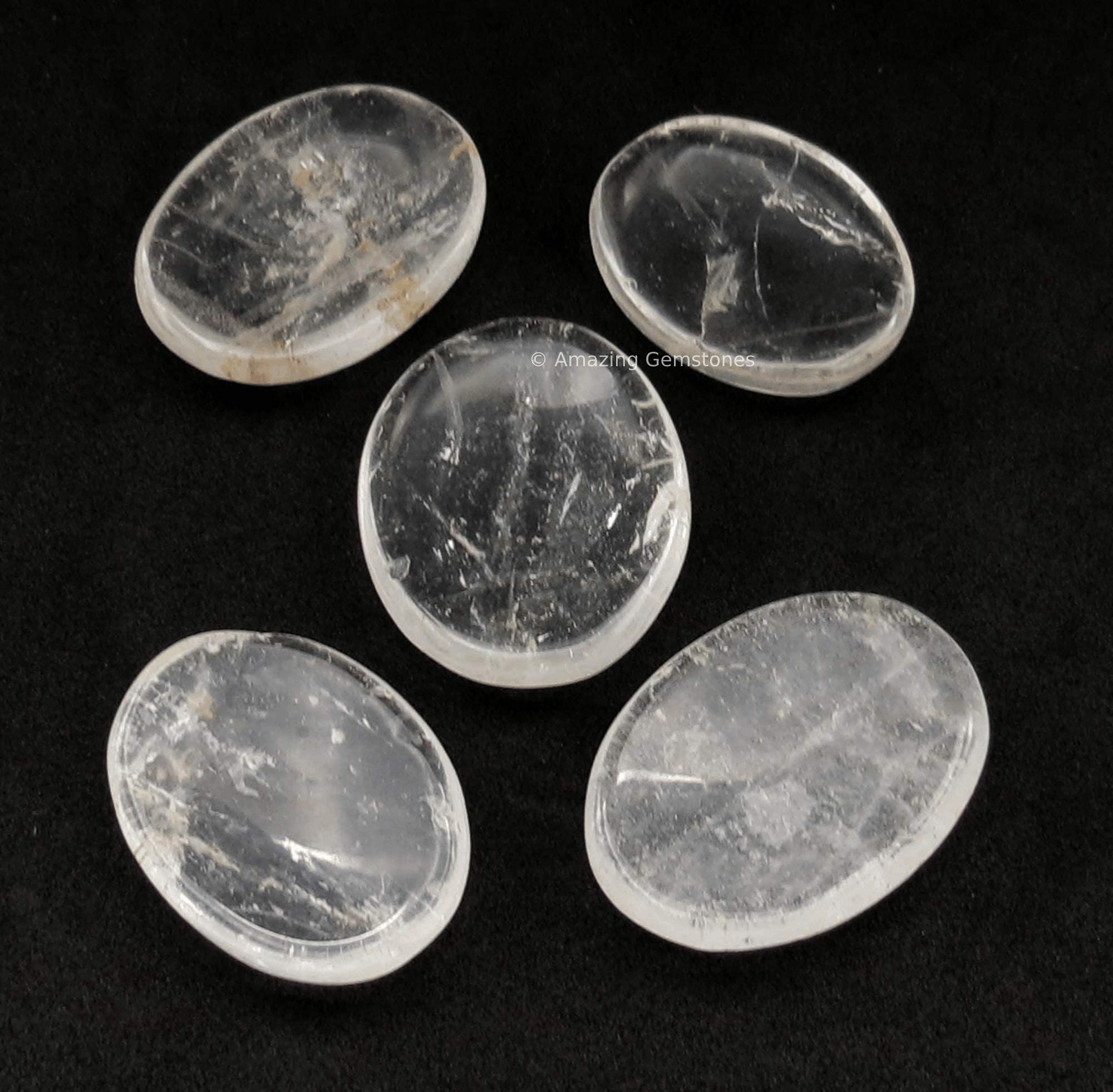 Amazing Gemstone detalle de cuarzo claro inspira serenidad en meditaciones.
