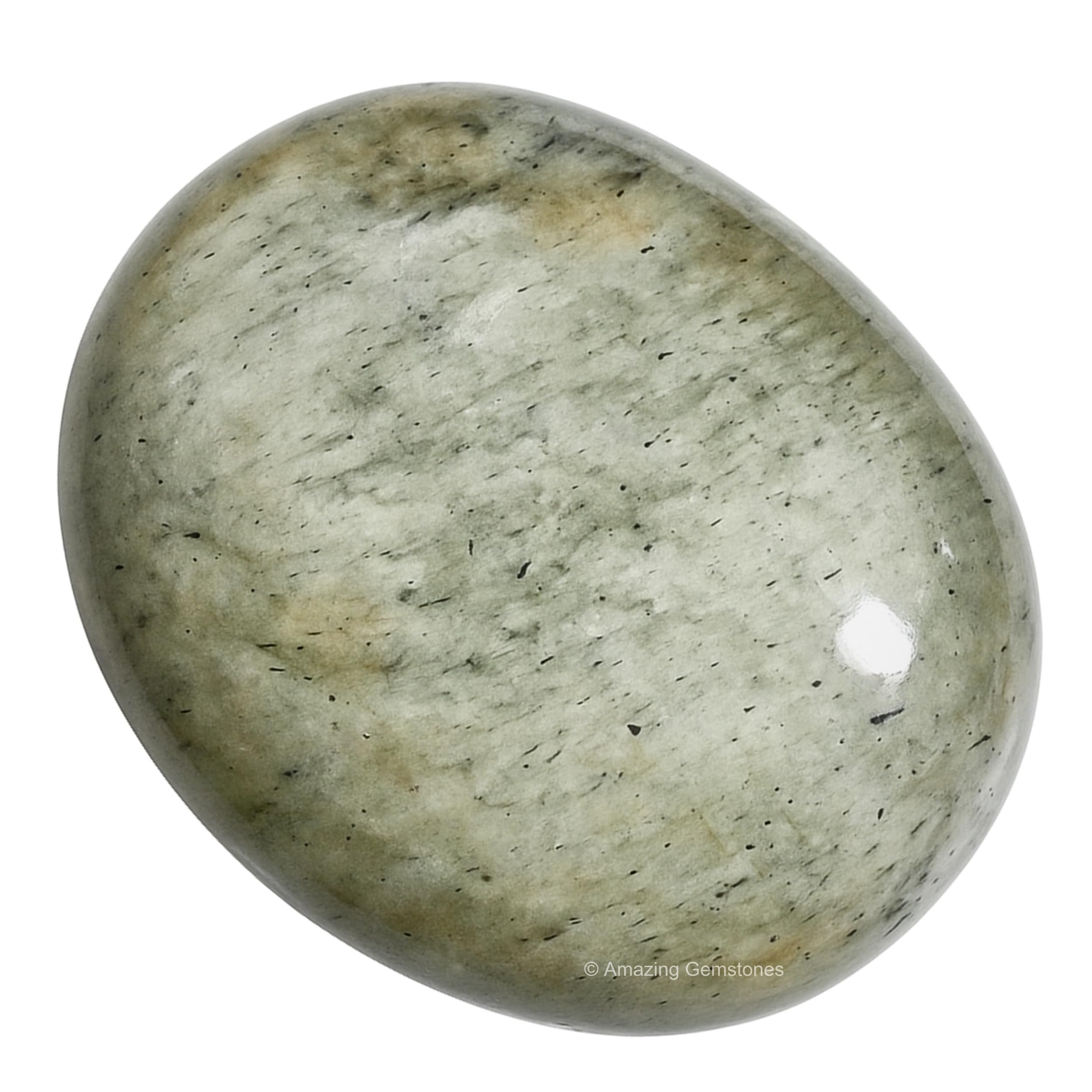 Amazing Gemstone Chrysoberyl Cats Eye en la mano para enfoque durante la meditación