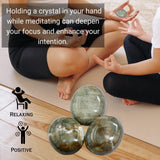 Amazing Gemstone Chrysoberyl Cats Eye ayuda en sesiones de reiki y rituales