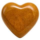 Amazing Gemstone Corazón de jaspe amarillo en palma para masaje relajante.