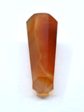 Amazing Gemstone punta-cristal de cornalina-ónix enfoca la atención durante la meditación