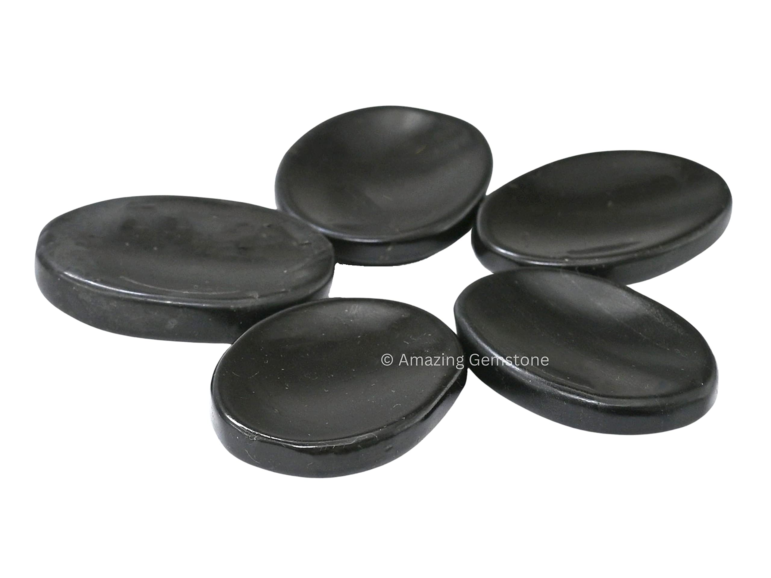 Amazing Gemstone: detalle cristal shungite que inspira serenidad durante la respiracion