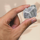 Amazing Gemstone Hackmanite: proceso de pulido DIY para piezas únicas.