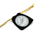 Amazing Gemstone Howlite: perfecta para yoga y relajación diaria