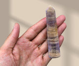 Amazing Gemstone Iolite punto cristal: enfoca energía exterior para rejillas y limpieza de espacios.