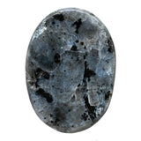 Amazing Gemstone larvikita, ideal para prácticas de meditación y relajación.