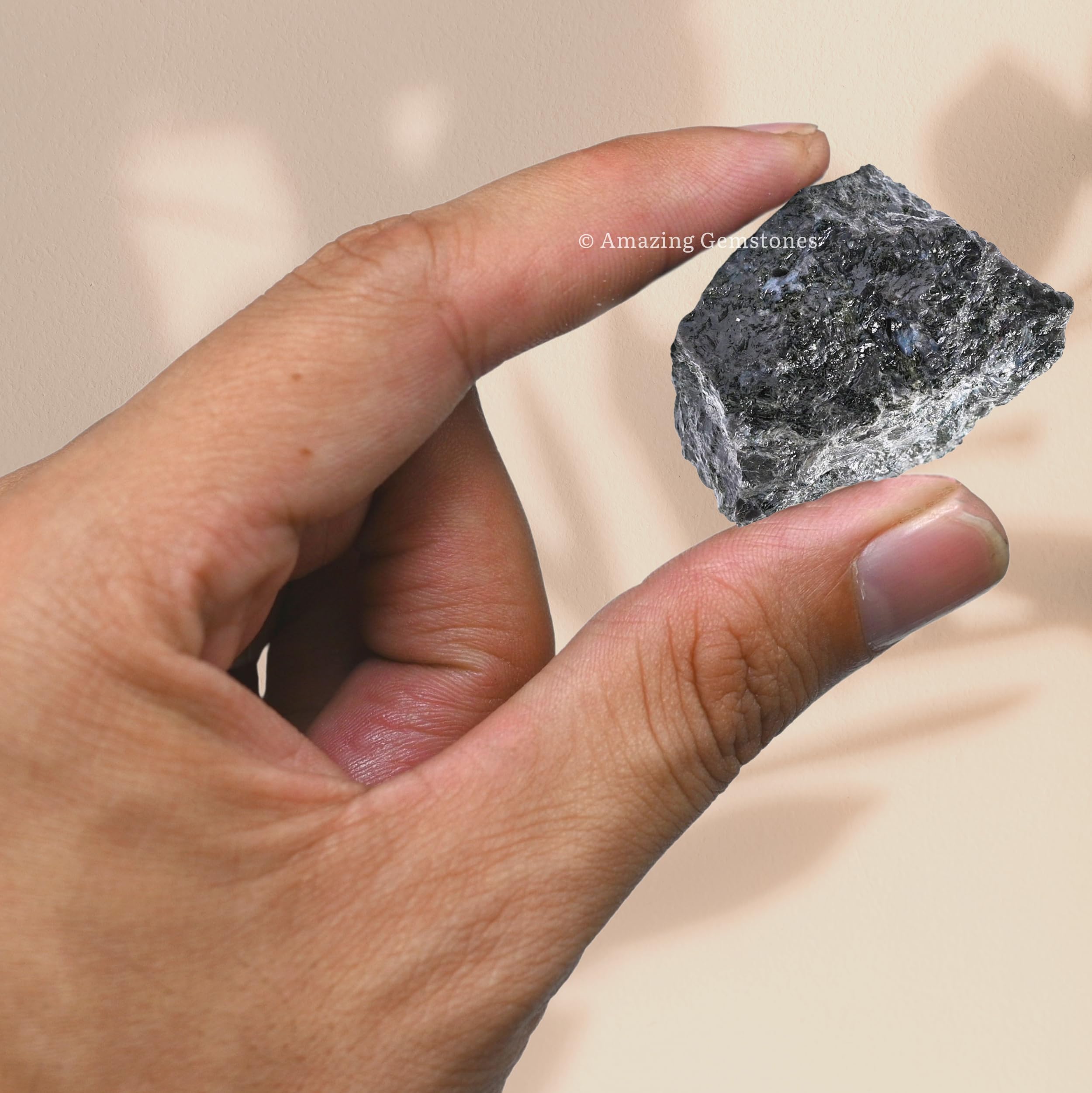 Amazing Gemstone larvikite superficie mate brilla bajo luces, ideal para exhibir como pieza decorativa