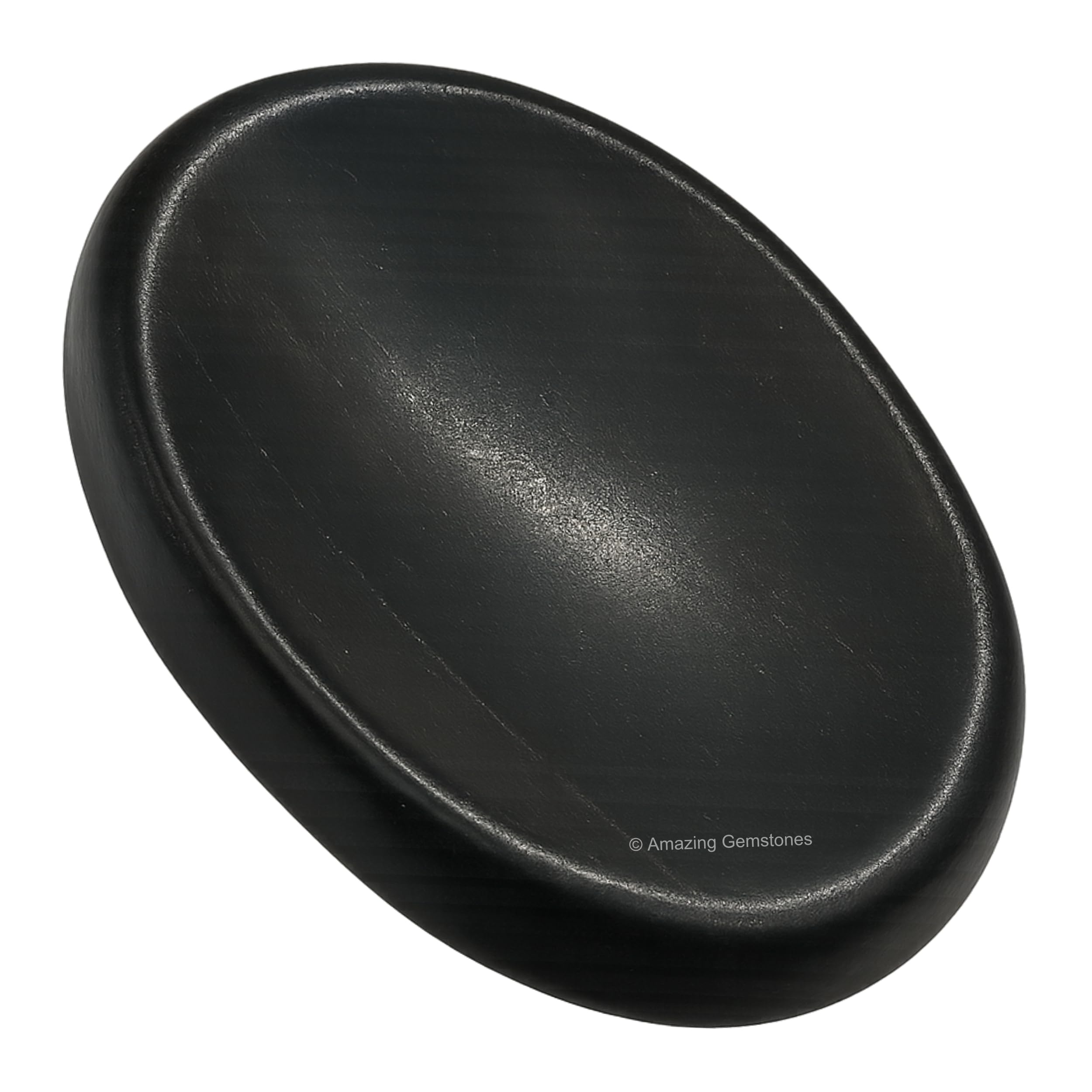 Amazing Gemstone: manos sosteniendo piedra shungite para relajacion y meditacion
