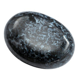 Amazing Gemstone índigo gabbro – masaje suave en palma para relajación y enfoque