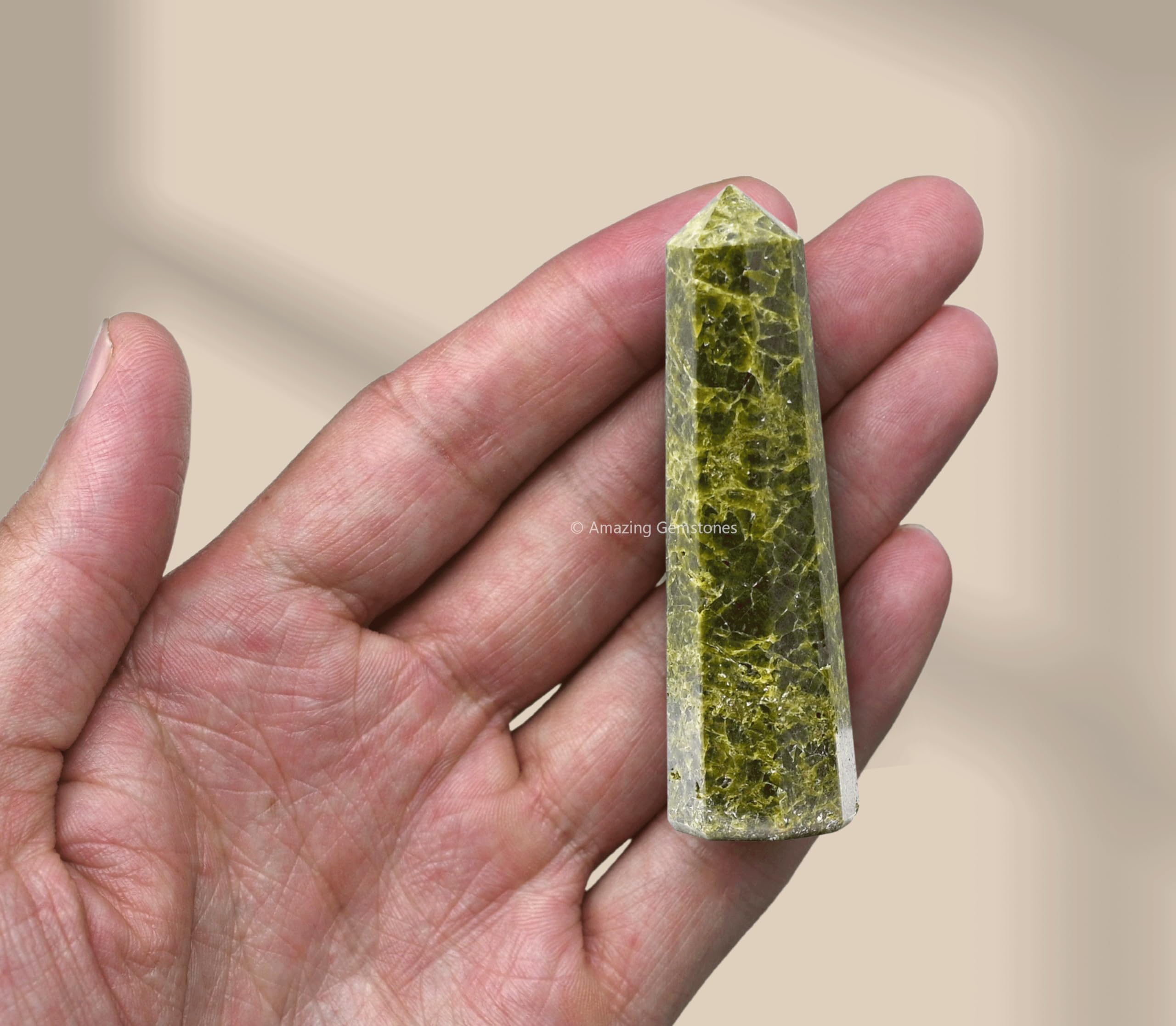 Amazing Gemstone: Punta de cristal verde, foco para meditación y equilibrio emocional.