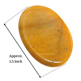 Amazing Gemstone: piedra jaspe amarillo en manos para relajación y uso diario.