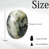 Amazing Gemstone: piedra palma con tourmalina verde, detalle de textura y color.