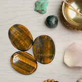 Amazing Gemstone Tiger Eye Worry Stone, diseño natural que inspira serenidad en la vida diaria.