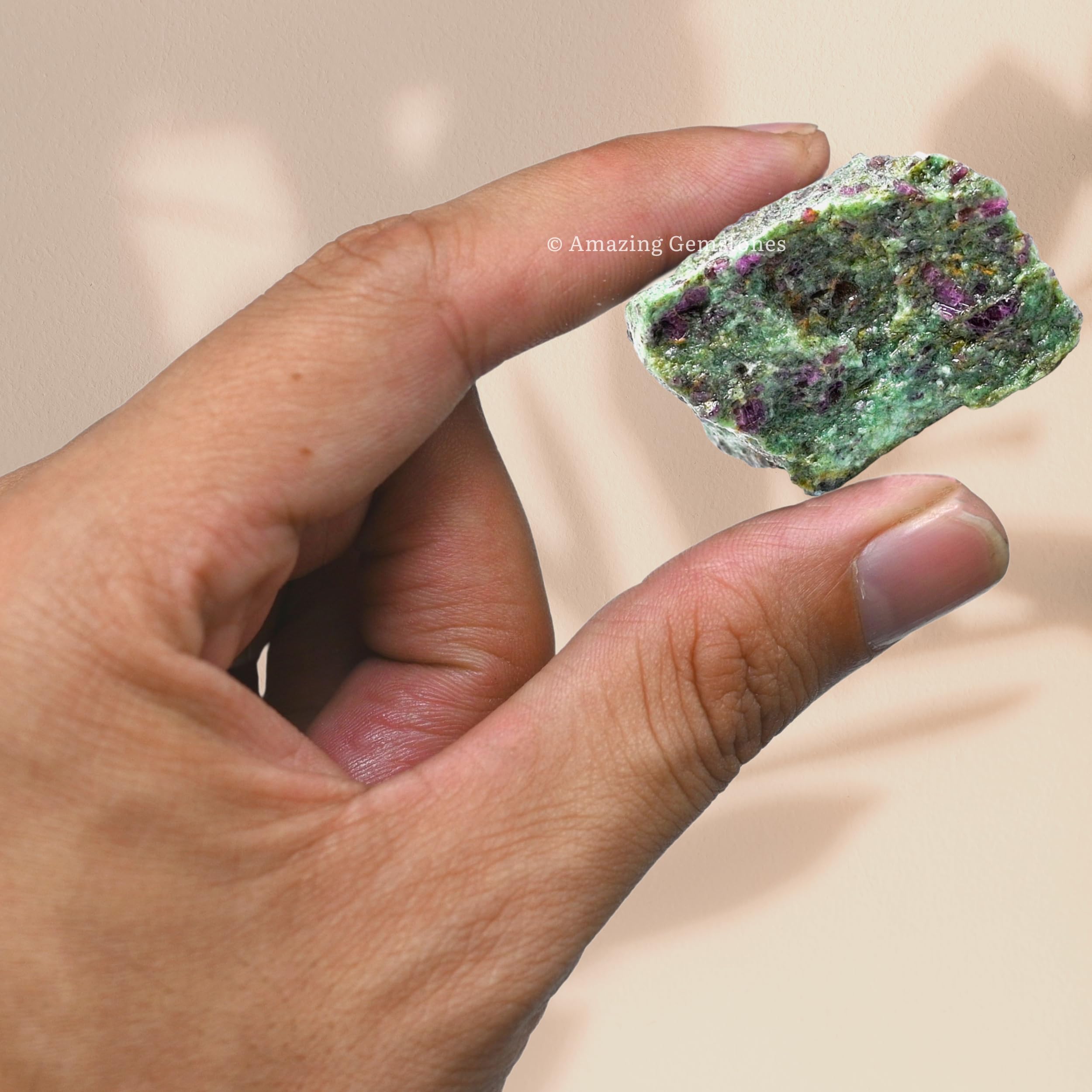 Amazing Gemstone Ruby Fuchsite, roca para pulido artesanal.