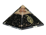 Detalle de la pirámide orgánica de Amazing Gemstone para meditación.