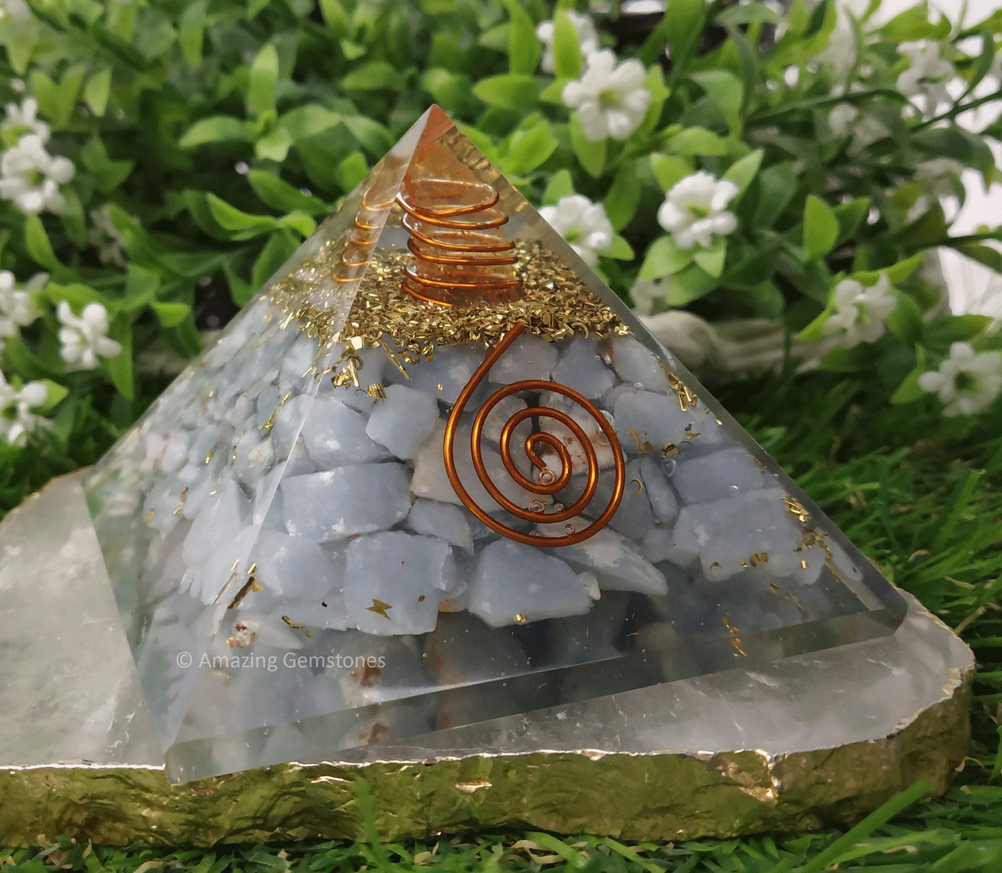 Amazing Gemstone: pirámide orgonita Angelita para armonizar energías del hogar.