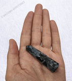 Amazing Gemstone Indigo Gabro, punta cristal, enfoque energético para meditación y equilibrio emocional.