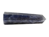 Punta iolite de Amazing Gemstone guía la energía en meditaciones.