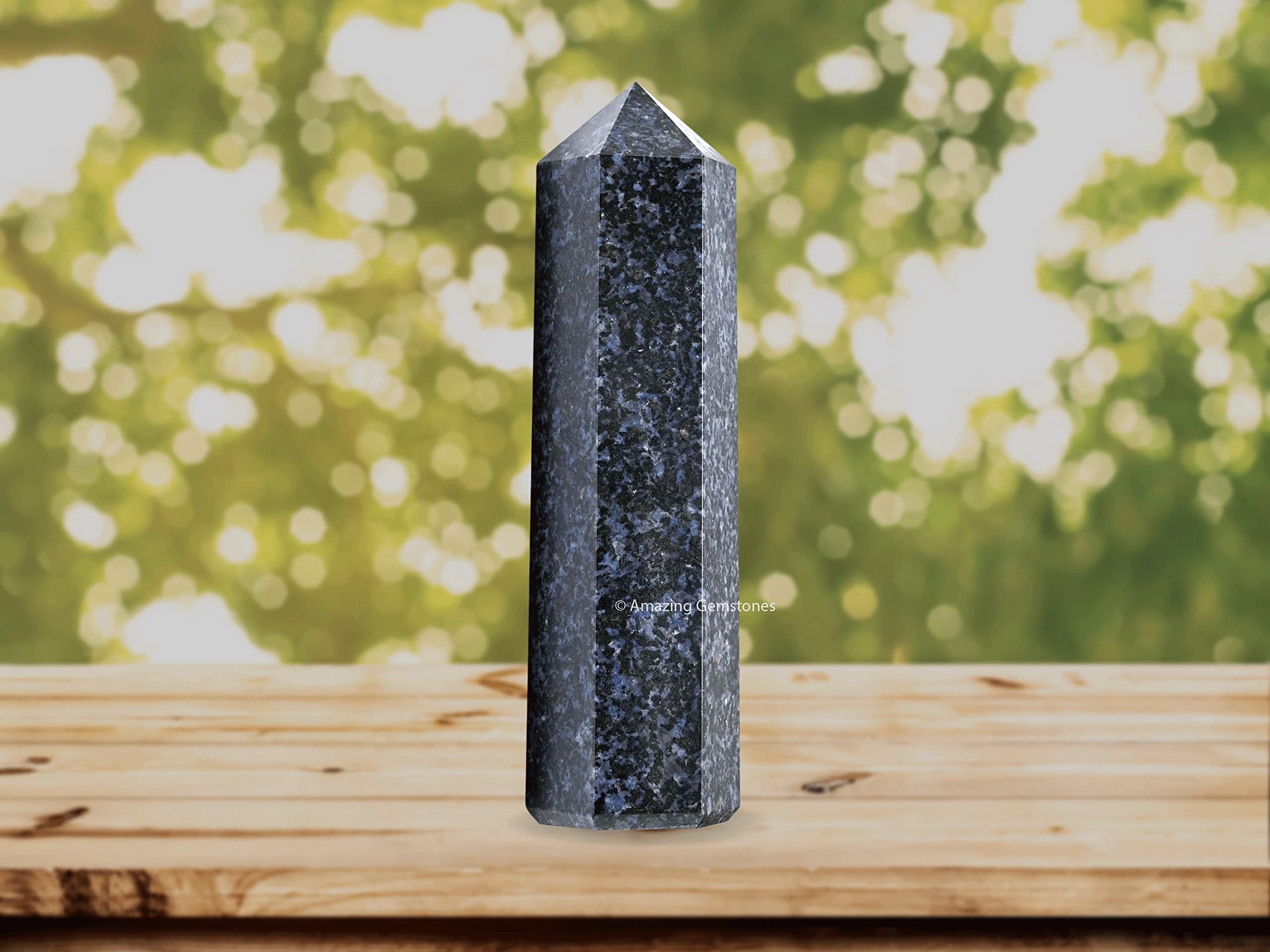 Purificador de aire y punto focal para energizar salas de trabajo.