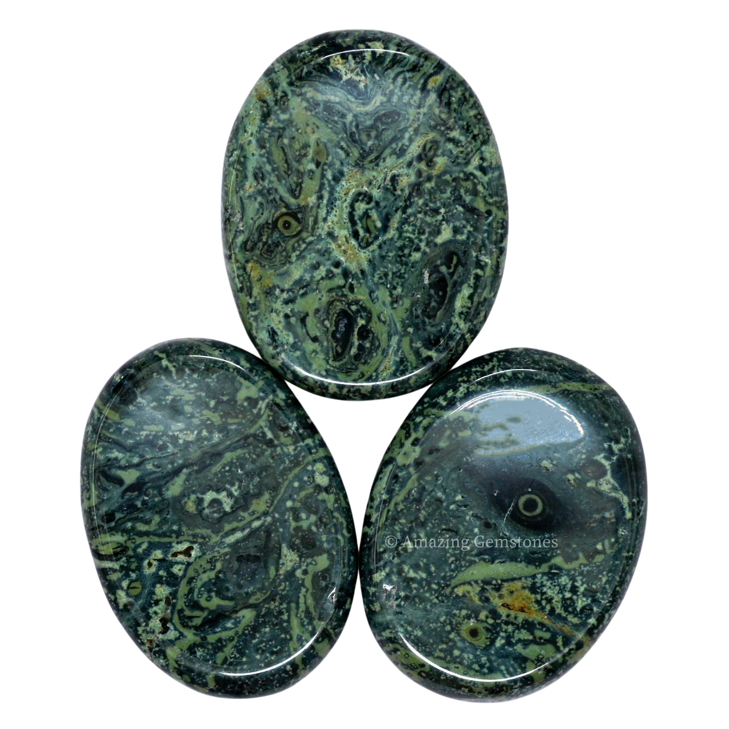 Piedra Kambaba Jasper de Amazing Gemstone sobre superficie natural para calma