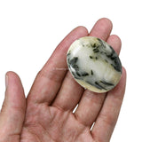 Amazing Gemstone: cuarzo con tourmalina verde, uso decorativo y contemplativo.
