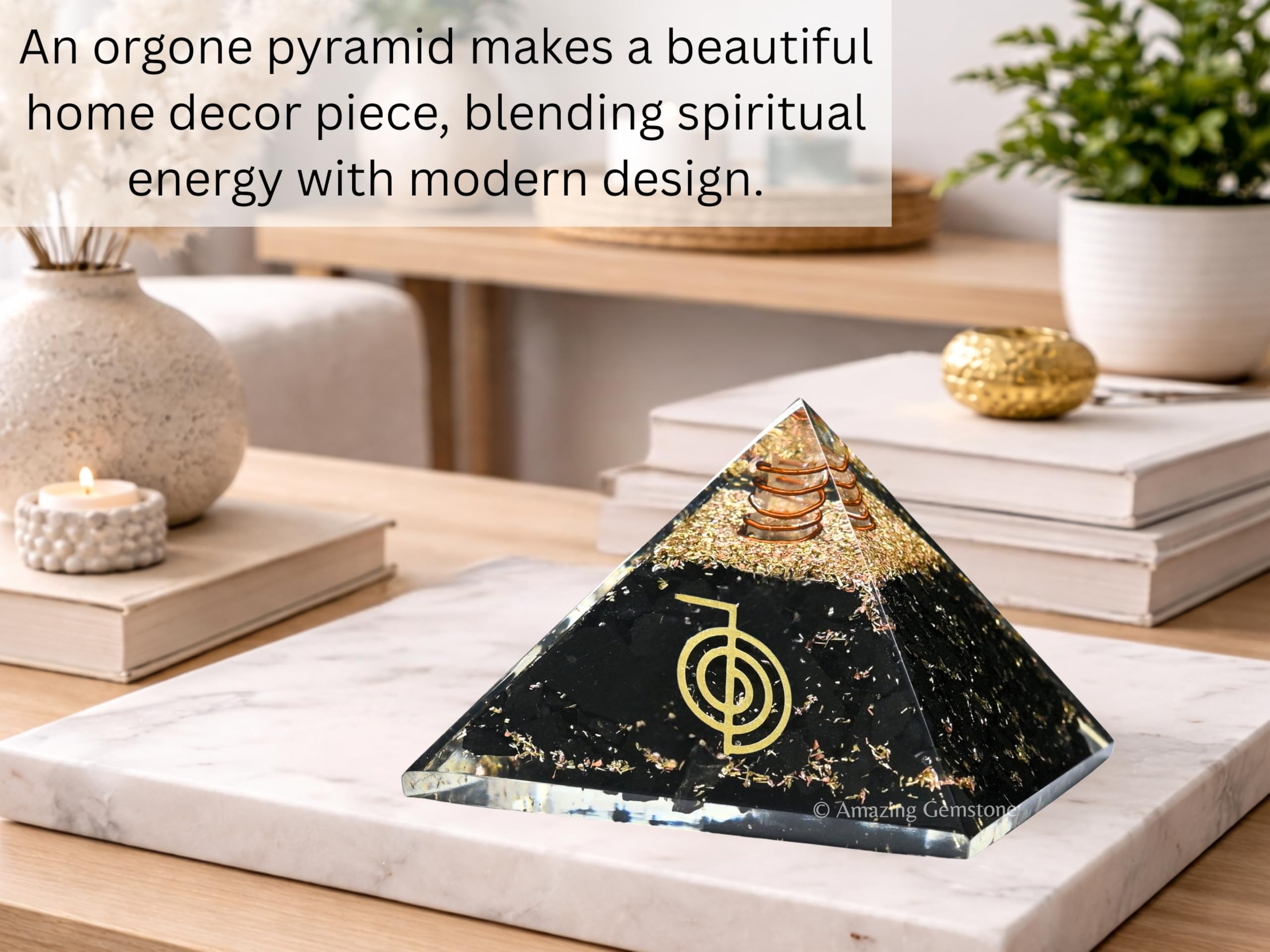 Uso diario de la pirámide Amazing Gemstone para meditación y protección.