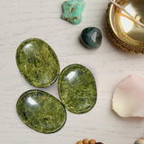 Amazing Gemstone Vesuvianita, complemento diario para prácticas de relajación y bienestar.