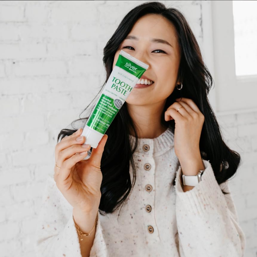 Aroma de menta invernal en la pasta dental Silver Biotics